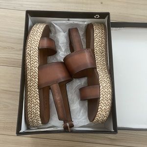 Naturalizer sandals like new! Size 8